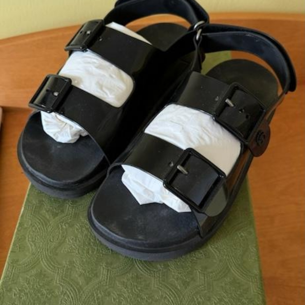 Gucci Women's Rubber Sandal with Mini Double G